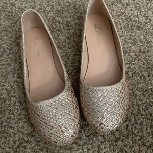 NWOT Rose Gold Beaded Flats 🥿
